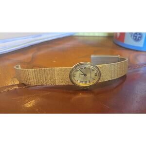 VTG Women's Gold Tone Wittnauer Geneve Manual Watch, Fine Link Adjustable Band